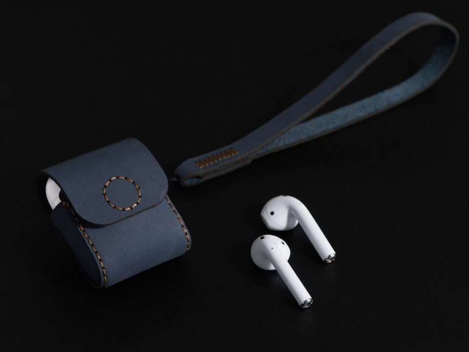 BAO SEN KHẮC TÊN AIRPODS